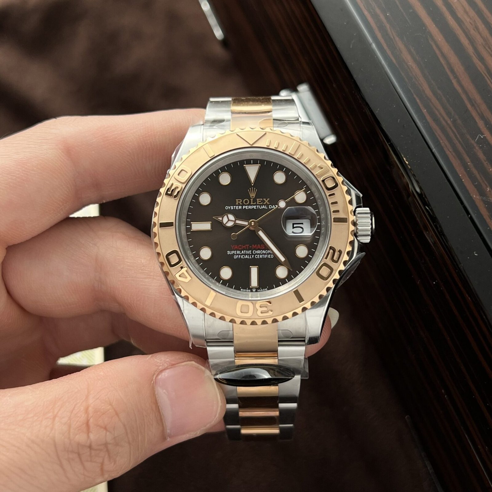 1750588435-181-scaled-1.jpg Rolex Yacht-Master 126621 SS/RG Plated Chocolate Dial 40mm Oyster Super Clone - 图片 1