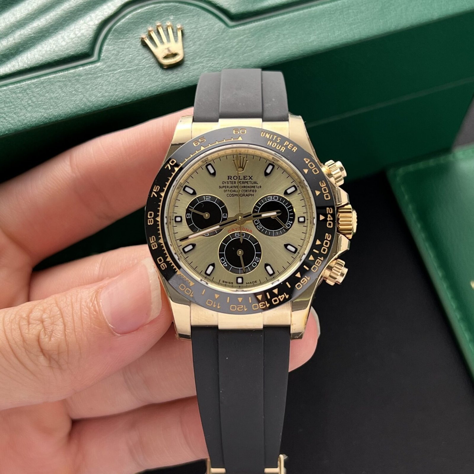 1750588460-190-scaled-1.jpg Rolex Daytona 116518LN YG Plated Champagne/Black Dial 40mm Oysterflex Super Clone - 图片 1