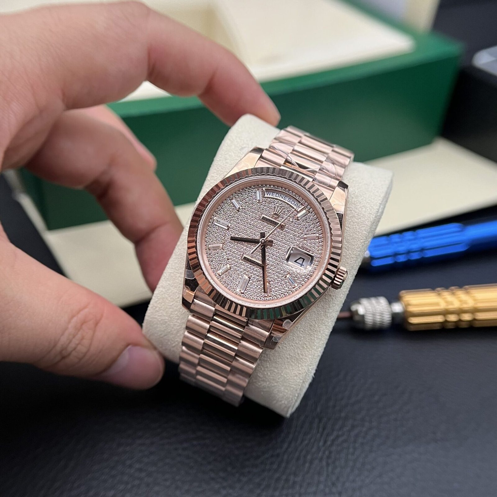 1750588926-369.jpg Rolex Day-Date RG Plated Diamond Dial CZ Diamonds 40mm Super Clone - 图片 1